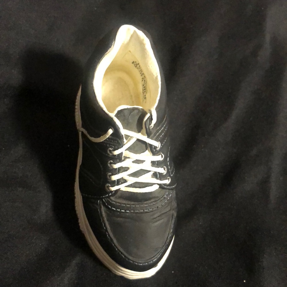 Just The Right Shoe ( Sneaking By 1999) Black & White Tennis Shoe